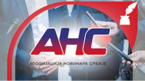 АНС: Новинарка Бранка Лазић погођена каменом током рада у Новом Саду